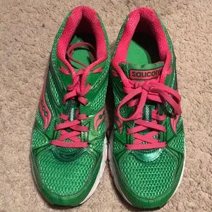 Woman’s Sauconey Cohesion 6 running shoes